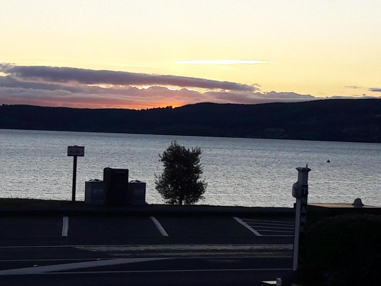 Colonial Lodge Motel Lago Lago Taupo Exterior foto